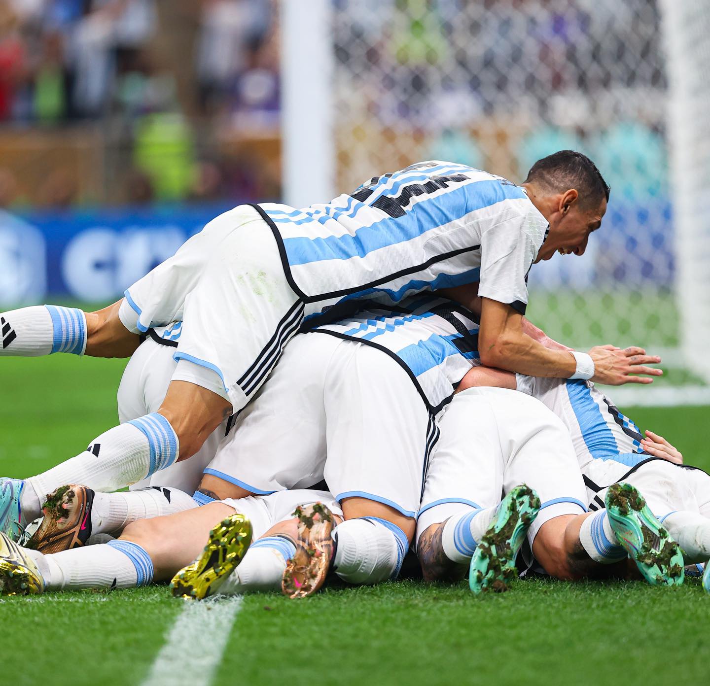 মেসিদের উল্লাস