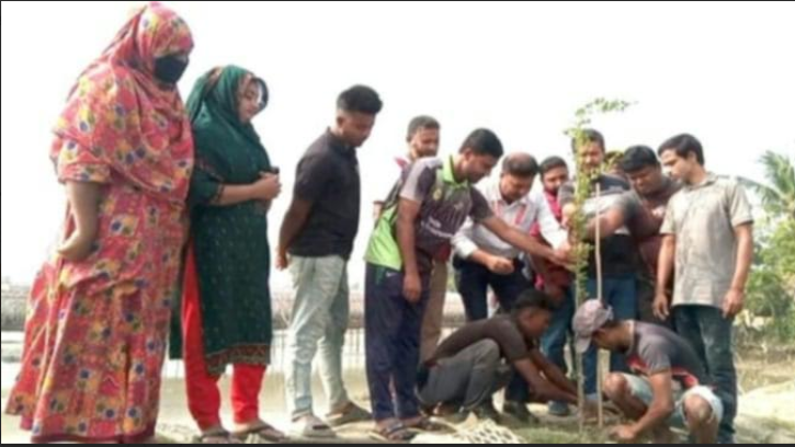 পাইকগাছায় আইএমআরএফ প্রকল্পের আওতায় কদবেলের চারা রোপণের উদ্বোধন 