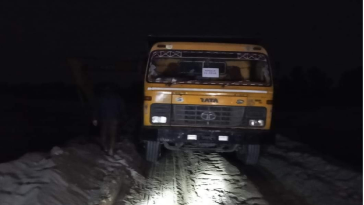 পাটুরিয়ায় গভীর রাতে ভ্রাম্যমাণ আদালতের অভিযান, আটক তিন গ্রামবাসী