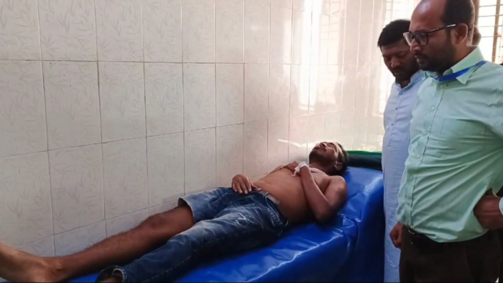 পিরোজপুরে ছাত্রদল নেতাকে পিটিয়ে হাত ভেঙে দিয়েছে স্বেচ্ছাসেবক দল নেতা