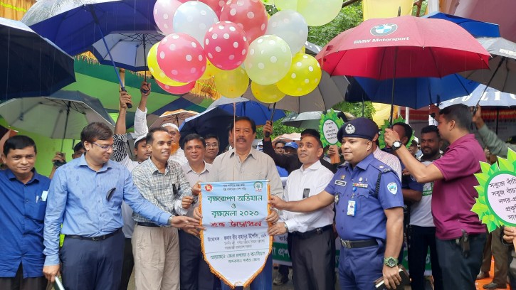  বান্দরবানে বৃক্ষরোপণ অভিযান ও বৃক্ষমেলার উদ্বোধন করলেন পার্বত্যমন্ত্রী