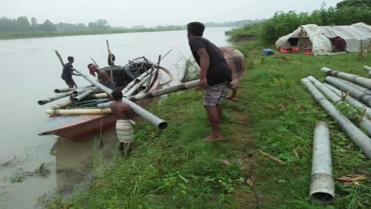সাটুরিয়ায় মালামাল গুটিয়ে ড্রেজার ব্যবসায়ী লাপাত্তা