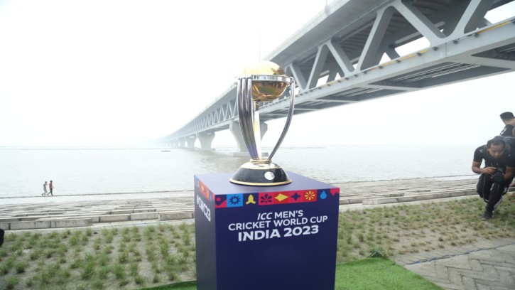 বিশ্বকাপ ট্রফি পদ্মা সেতুতে