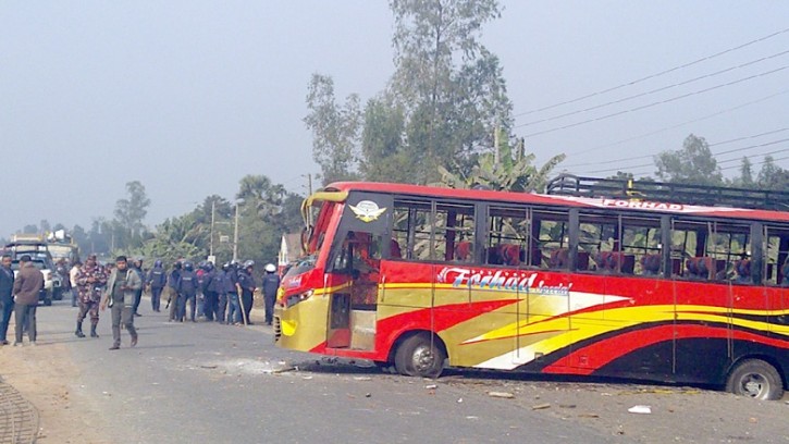 পলাশবাড়ীতে বিএনপির ঝটিকা মিছিল যানবাহন ভাংচুর