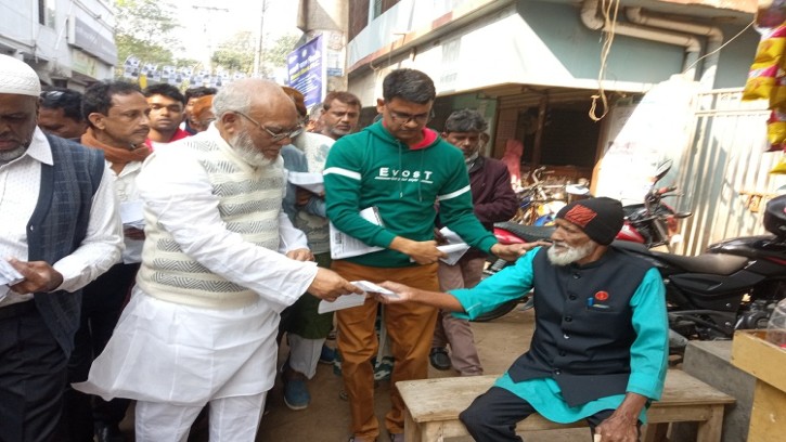 শিবগঞ্জে ভোট বর্জনের আহবানে বিএনপির লিফলেট বিতরণ