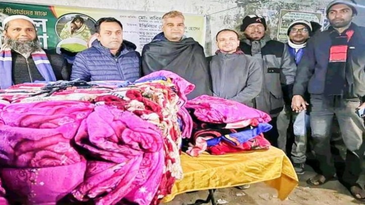 মানিকগঞ্জে শীতার্তদের পাশে দাঁড়ালো শতরূপা ফাউন্ডেশন