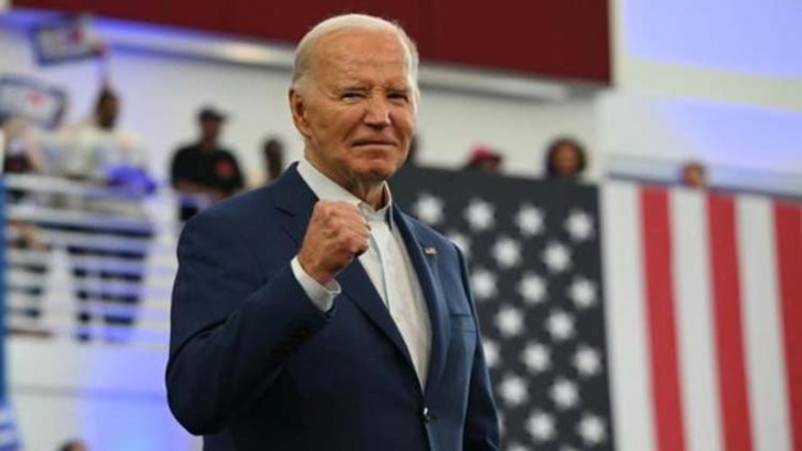 নির্বাচন থেকে সরবেন না বাইডেন