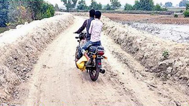 ৪ বছরেও শেষ হয়নি পাইকগাছার ৬ কি. মি. রাস্তা নির্মাণ কাজ