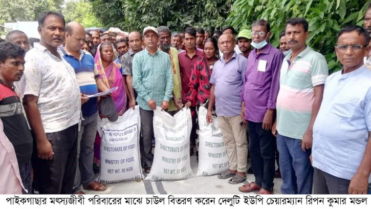 পাইকগাছার মৎস্যজীবী পরিবারের মাঝে চাউল বিতরণ