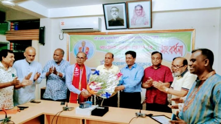 বসুন্ধরা মিডিয়া অ্যাওয়ার্ড পাওয়ায় সাংবাদিক মাহমুদ হোসেনকে সংবর্ধনা