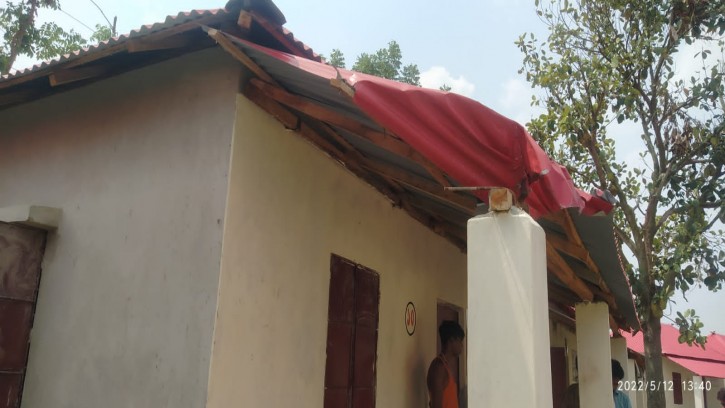 পত্নীতলায় আশ্রয়ন প্রকল্পের নির্মাণাধীন ঘরের ওপর সন্ত্রাসী হামলা