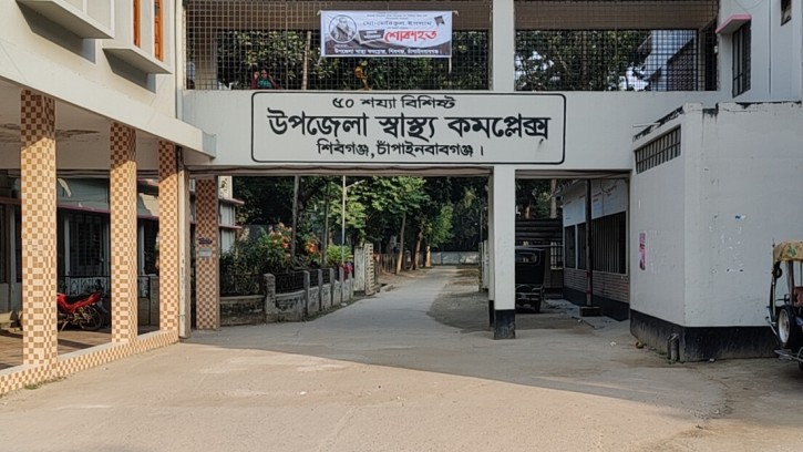 ১৮ দিন থেকে বন্ধ শিবগঞ্জ স্বাস্থ্য কমপ্লেক্সের অ্যাম্বুলেন্স