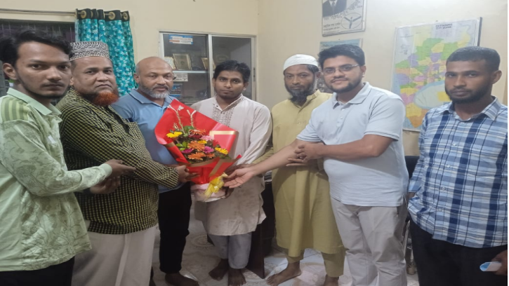 চট্টগ্রামের কাউন্সিলর মাহফুজুল আলমকে ব্রাইট সাকসেস স্কুল অ্যান্ড কলেজের শুভেচ্ছা 