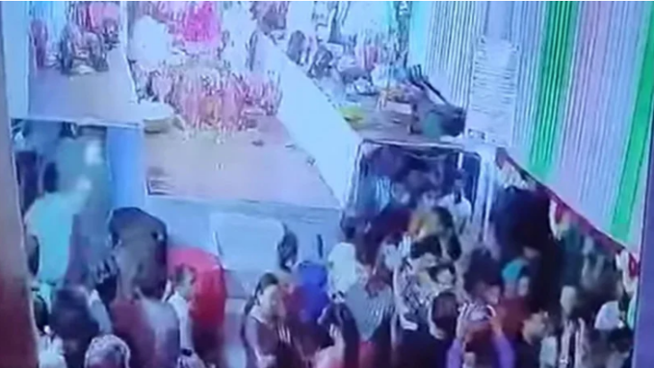 তাঁতীবাজার পূজা মণ্ডপ এলাকায় ছিনতাইকারীদের চুরিকাঘাতে পাঁচজন আহত