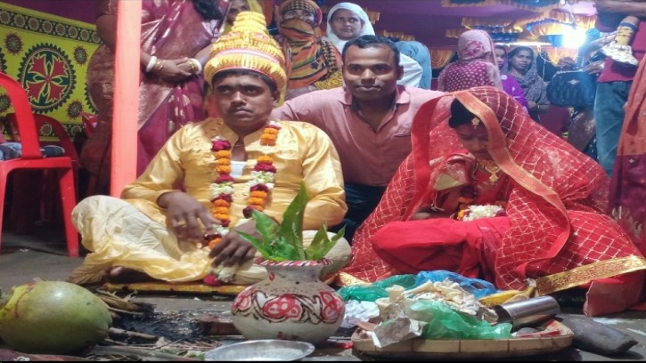 পিরোজপুরে হিন্দু মেয়ের বিয়েতে মুসলিম দম্পতির মানবিক দৃষ্টান্ত স্থাপন