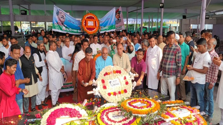বঙ্গবন্ধুর প্রতিকৃতিতে জাসদের শ্রদ্ধা নিবেদন