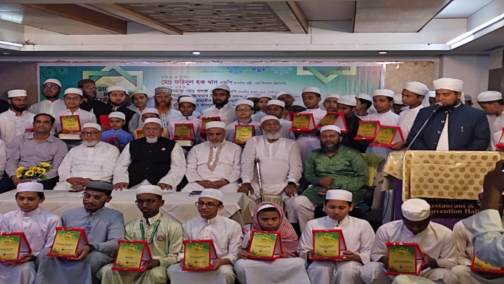 উত্তরায় কুরআনের ৬১ হাফেজকে সম্মাননা প্রদান