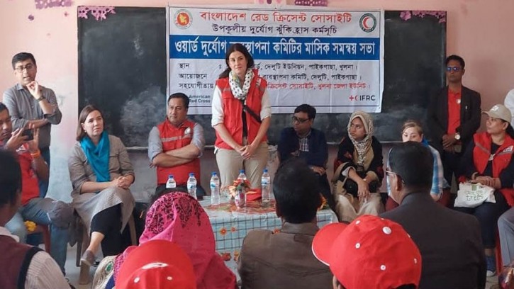 পাইকগাছায় উচ্চ পর্যায়ের প্রতিনিধি দলের রেড ক্রিসেন্ট সোসাইটির কার্যক্রম পরিদর্শন