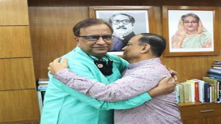 সচিবালয়ে দুই  প্রতিমন্ত্রীর কুশল বিনিময়