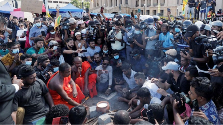 শ্রীলঙ্কায় নববর্ষ উদযাপন বিক্ষোভ কর্মসূচির মাধ্যমে