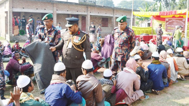 বিজয় দিবসে বিজিবির শীতবস্ত্র বিতরণ ও ফ্রি মেডিকেল ক্যাম্প
