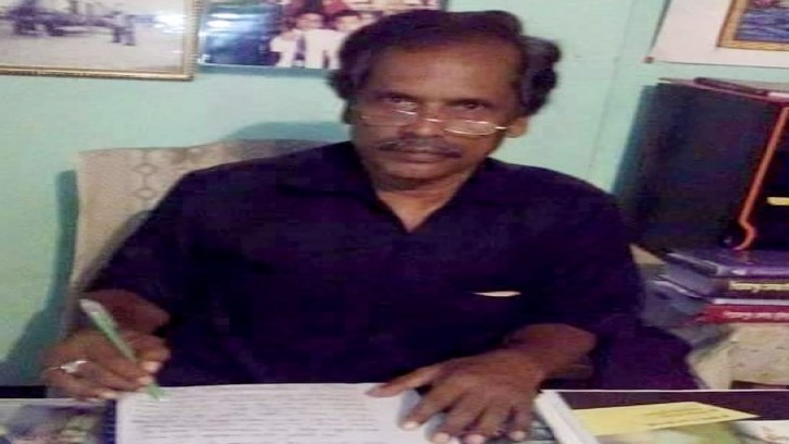 লেখালেখি সাহিত্য সম্মাননা স্মারক পেলেন পিরোজপুরের সঞ্জীব কুমার রায়