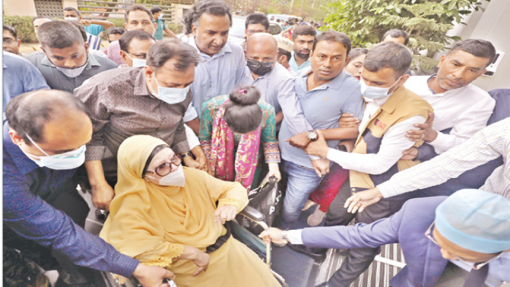 ফের হাসপাতালে স্বাস্থ্য পরীক্ষা করালেন খালেদা জিয়া