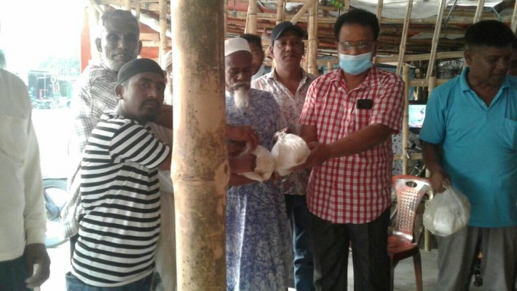 সাতক্ষীরায় জেলা ভূমিহীন সমিতির ঈদ সামগ্রী বিতরণ