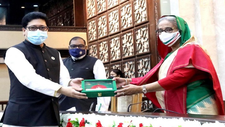 নয় ব্যক্তি ও দুটি প্রতিষ্ঠানকে স্বাধীনতা পুরস্কার দিলেন প্রধানমন্ত্রী