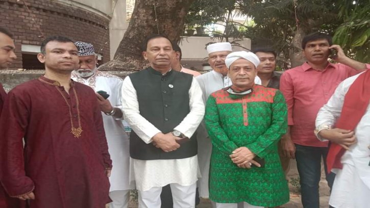 জাতির জনকের প্রতিকৃতিতে আওয়ামী লীগ নেতা বাবলুর শ্রদ্ধাজ্ঞাপন