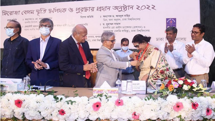 দুই শিল্পীকে ‘ফিরোজা বেগম স্মৃতি স্বর্ণপদক ও পুরষ্কার’ প্রদান