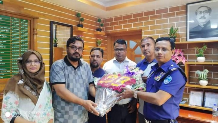 কুমিল্লার এসপি আব্দুল মান্নানকে সহপাঠীদের শুভেচ্ছা