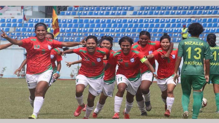 পাকিস্তানকে ৬-০ গোলে হারিয়ে সেমি-ফাইনালের পথে বাংলাদেশ