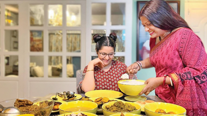 পরীমণির সাধ খাওয়ালেন মায়েরা