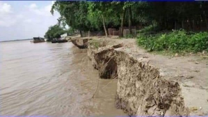  তেতুলিয়া নদীর ভাঙ্গন থেকে রক্ষা পেতে চান এলাকাবাসী