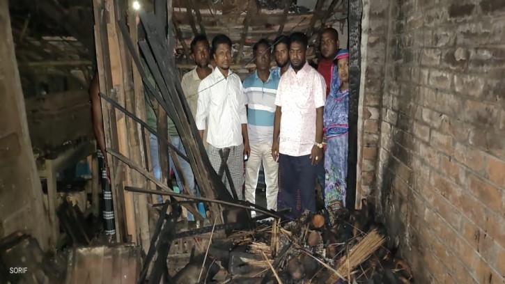 পাইকগাছায় বসতঘর পুড়ে লক্ষাধিক টাকার ক্ষয়ক্ষতি