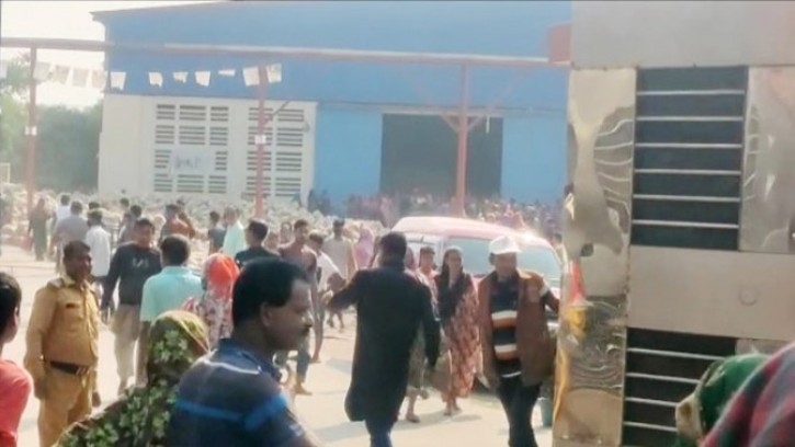 শার্শায় আফিল জুট মিলে ভয়াবহ আগুন : শত কোটি টাকার ক্ষতি