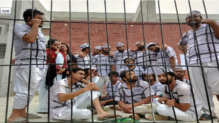 কয়েদির পোশাকে কুয়েট শিক্ষার্থীদের ছবি ভাইরাল