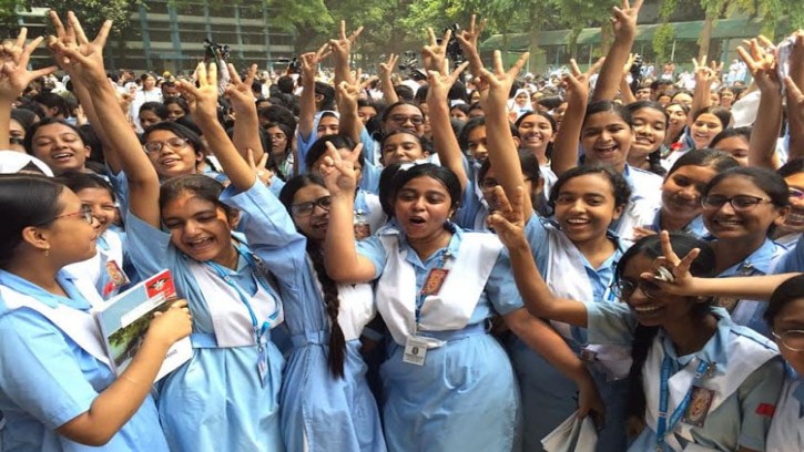 এসএসসি ও সমমানের ফল প্রকাশ: ১১ বোর্ডে গড় পাসের হার ৮৩.০৪ শতাংশ