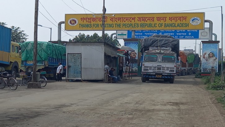 টানা ৫ দিন পর বেনাপোল বন্দরে আমদানি-রপ্তানি শুরু