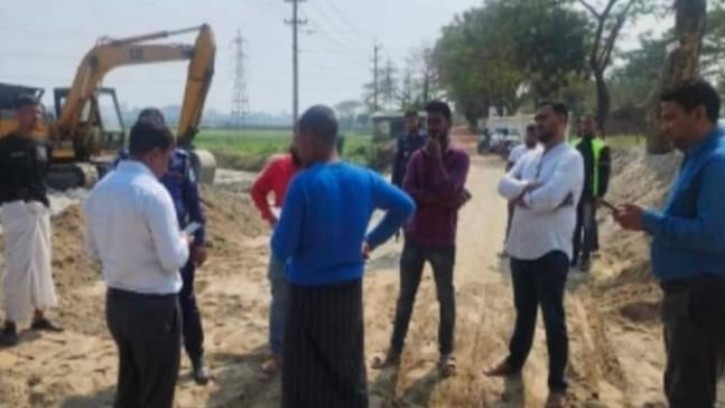 সিংগাইরে বালু ব্যবসায়ীকে ১ লক্ষ টাকা জরিমানা