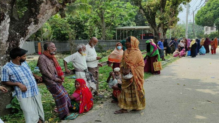 রাজবাড়ীতে যাকাতের কাপড় নিতে গিয়ে পদদলিত হয়ে বৃদ্ধার মৃত্যু