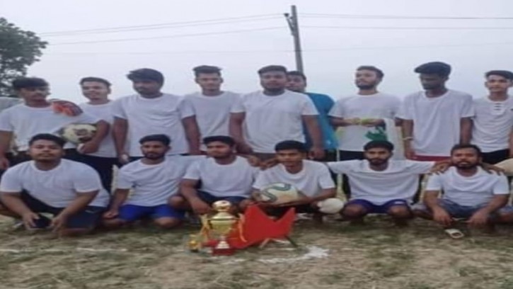 হরিরামপুরে প্রীতি ফুটবল ম্যাচ অনুষ্ঠিত 