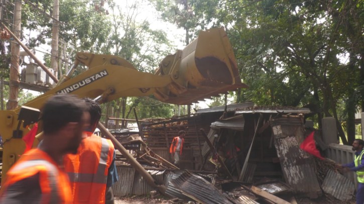 পিরোজপুরে গুঁড়িয়ে দেওয়া হল ২ শতাধিক অবৈধ স্থাপনা