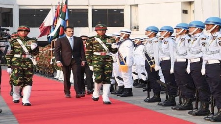 কাতারের আমীরকে ঢাকা বিমানবন্দরে লাল গালিচা অভ্যর্থনা 