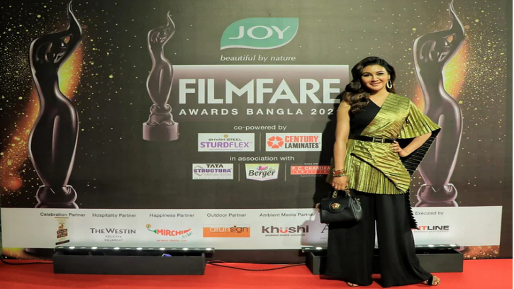 জয় ফিল্মফেয়ার অ্যাওয়ার্ড জিতে হ্যাট্রিক করলেন জয়া আহসান
