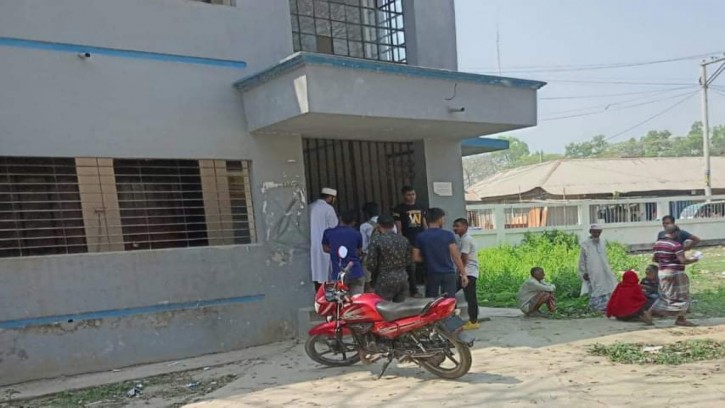 তাড়াইলে নির্বাচন অফিসে মিলছে না কাঙ্খিত সেবা