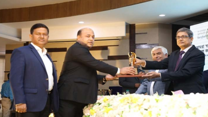 ট্যাক্স কার্ড ও সম্মাননা পেল ১৪১ ব্যক্তি প্রতিষ্ঠান