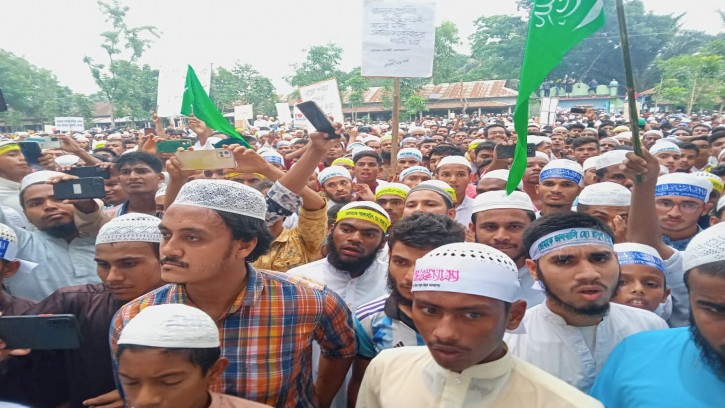 মহানবী (সা.) কে নিয়ে কটুক্তির প্রতিবাদে তাড়াইলে লক্ষাধিক জনতার মিছিল