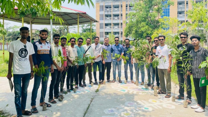 পিরোজপুরে কেন্দ্রীয় ছাত্রলীগ নেতার বৃক্ষরোপণ কর্মসূচি